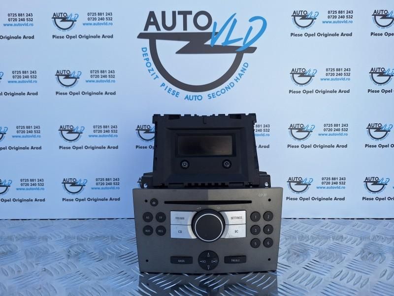 CD 30 Radio cu ecran afisaj Opel Zafira B