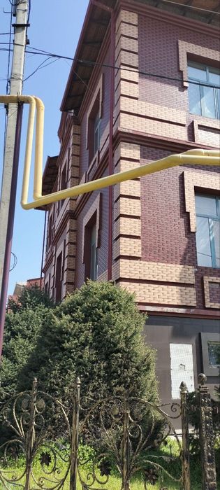 Продается дом в Шайхантохурском районе Джар Арык вдоль дороги.
