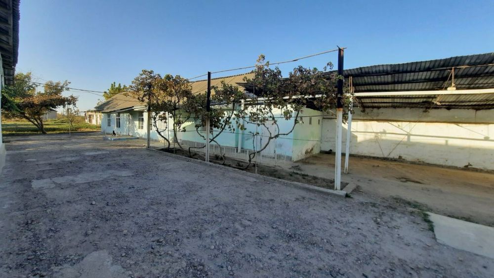 Uy shoshilinch sotiladi 30sotx yashash uchun hamma sharoitlar bor