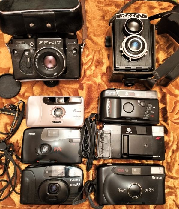 Vând diverse aparate foto