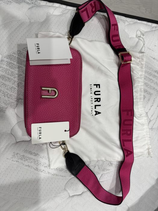 Нова чанта на Furla с две дълги дръжки