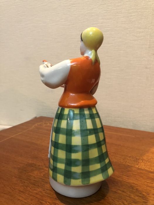 Статуетка девушка в кокошнике