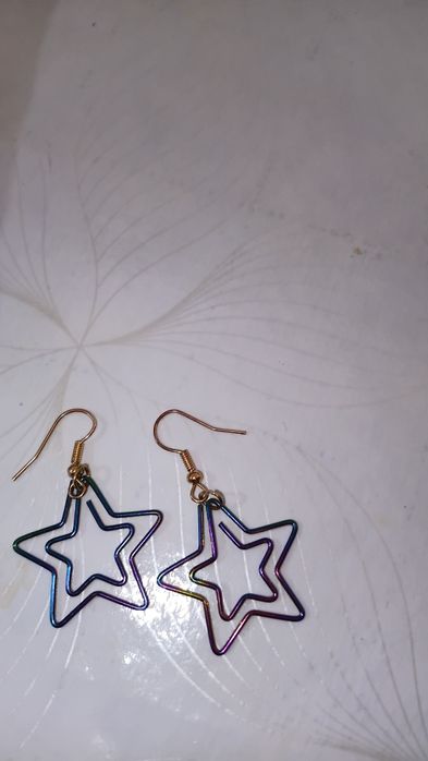 Продам сережки срочно