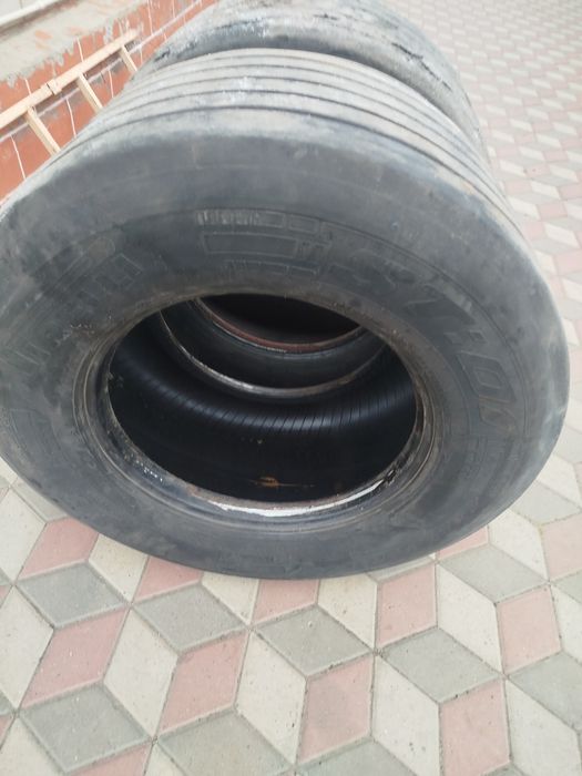 Продам  грузовые шины