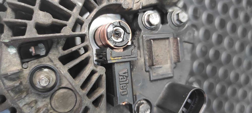 Генератор-алтернатор за Ауди А6 С6 4F динамо