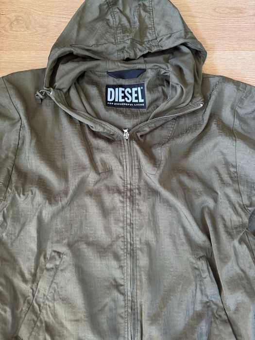 DIESEL ветровка в цвят тъмно зелено!