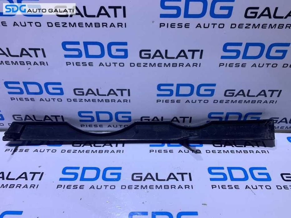 Ornament Bandou Grila Sub Far Dreapta BMW X3 E53 1999 - 2003 Cod 8402648 51.13-8402648 [V0258]