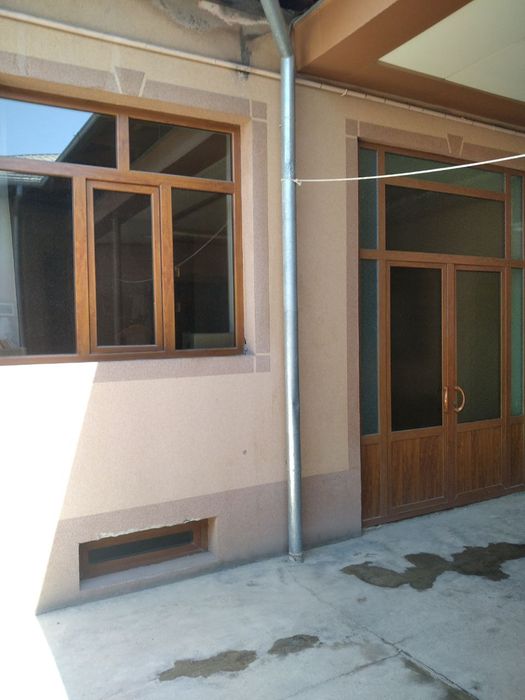 6.06 sotix Uy joyi bilan sotiladi 
4 ta sanuzel
2 ta Padvali bor
12 ta