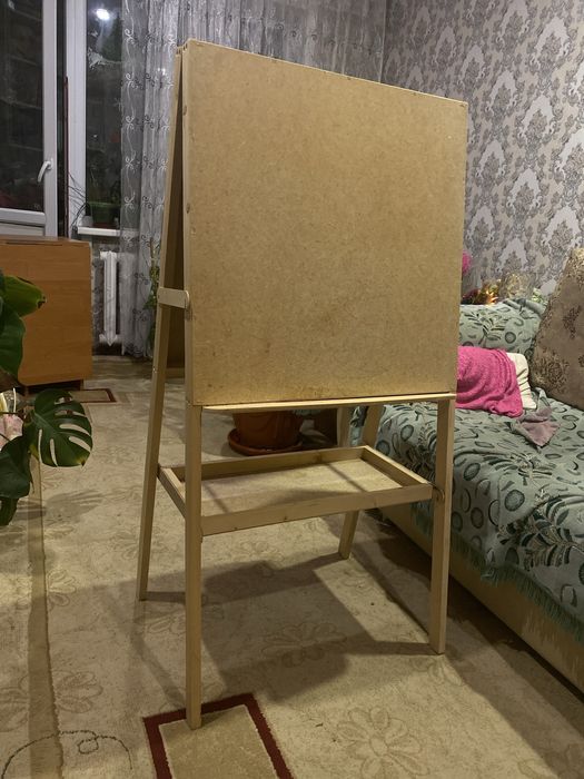 Мольберт б/у в отличном  состоянии