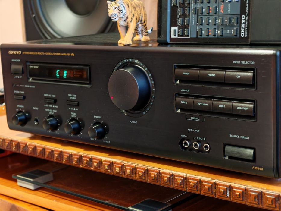Onkyo A-8840. Amplif. de clasă.Telecomandă. Ca nou. Preț fix !