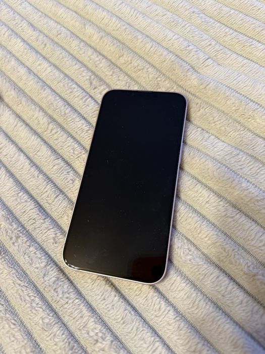 Продам iPhone 13