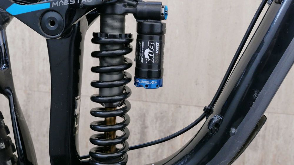 Giant Glory Advanced, състезателен DownHill, карбон, Bomber 58,Fox RC4