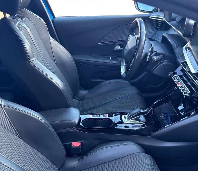 Vând autoturism marca Peugeot 208 GT LINE