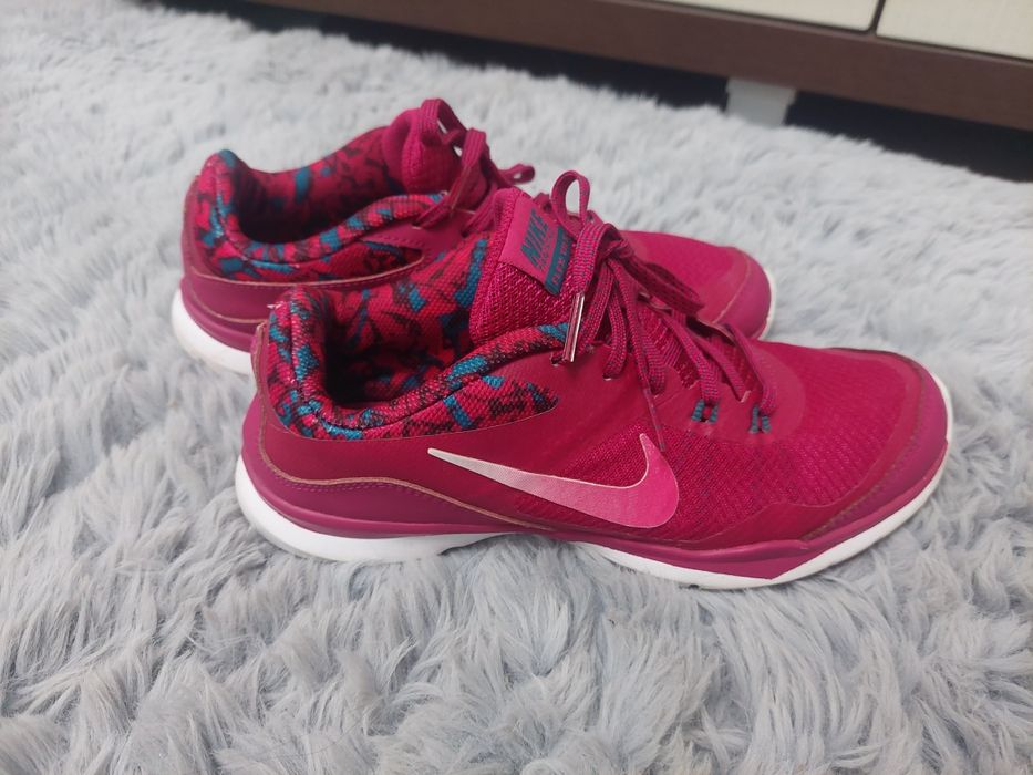 Vând adidasi Nike marimea 38