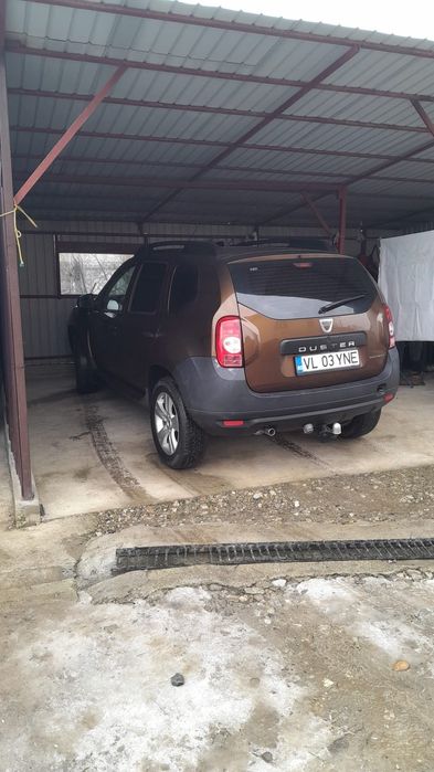 Vând Dacia Duster 2012