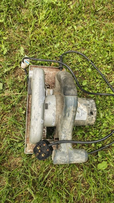 Fierăstrău electric