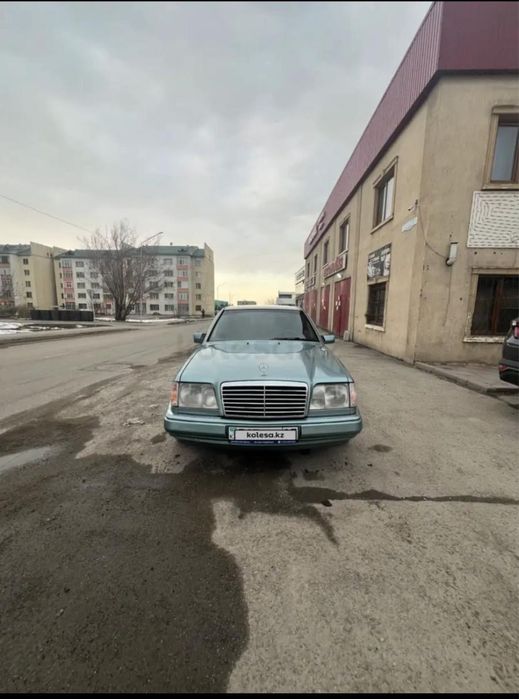 Продам на запчасть мерс W124