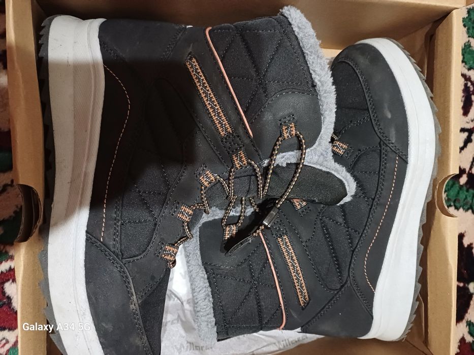 Продавам детски ботуши