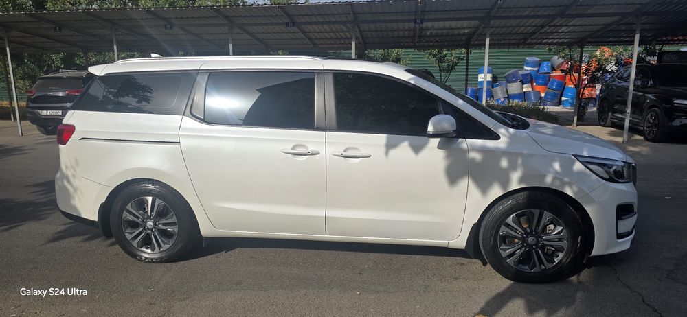 Kia Carnival 3 Grand (Dubai/variant)