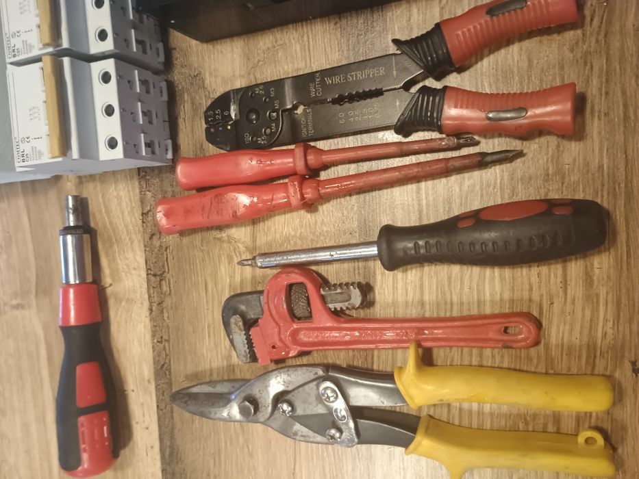 Siguranțe automate ,380 v -220 v,tablou,comutator 100 A