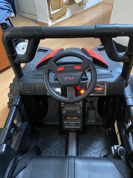 Mașinuța cu baterii