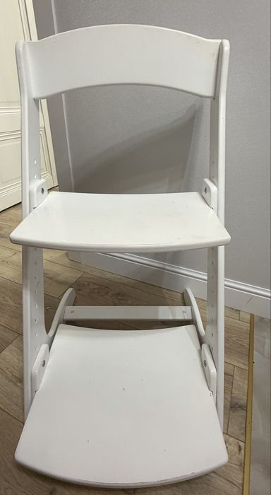 Растущий стул из дерева