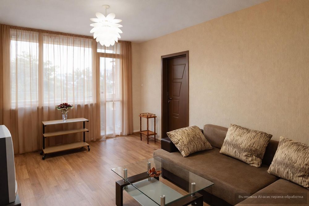 Дава се под наем Тристаен апартамент в Пловдив, Център - 85 кв.м за 570 € - Снимка #2