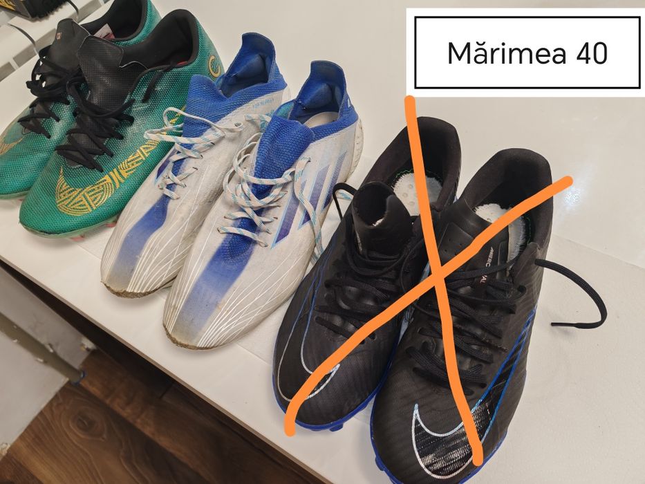 ghete de fotbal pentru copii. Iarba sintetic sala