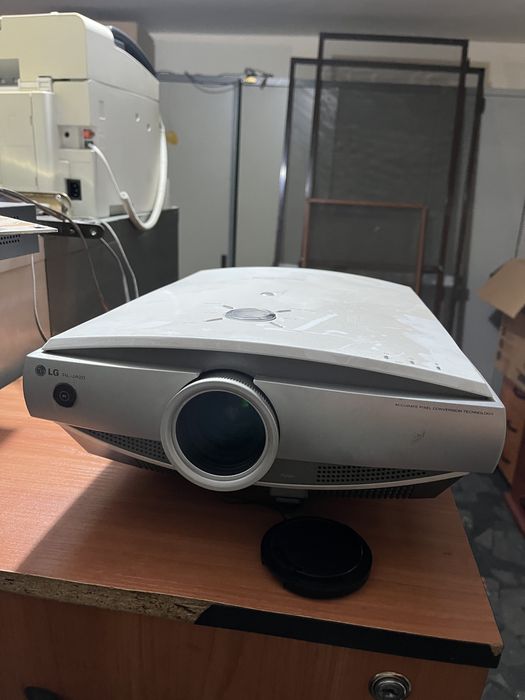 Продам Кинопроектор LG