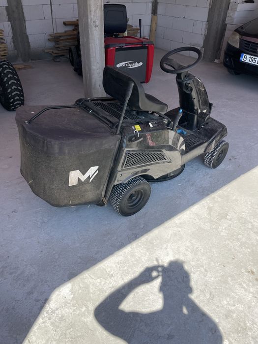 Tractoraș tuns gazon