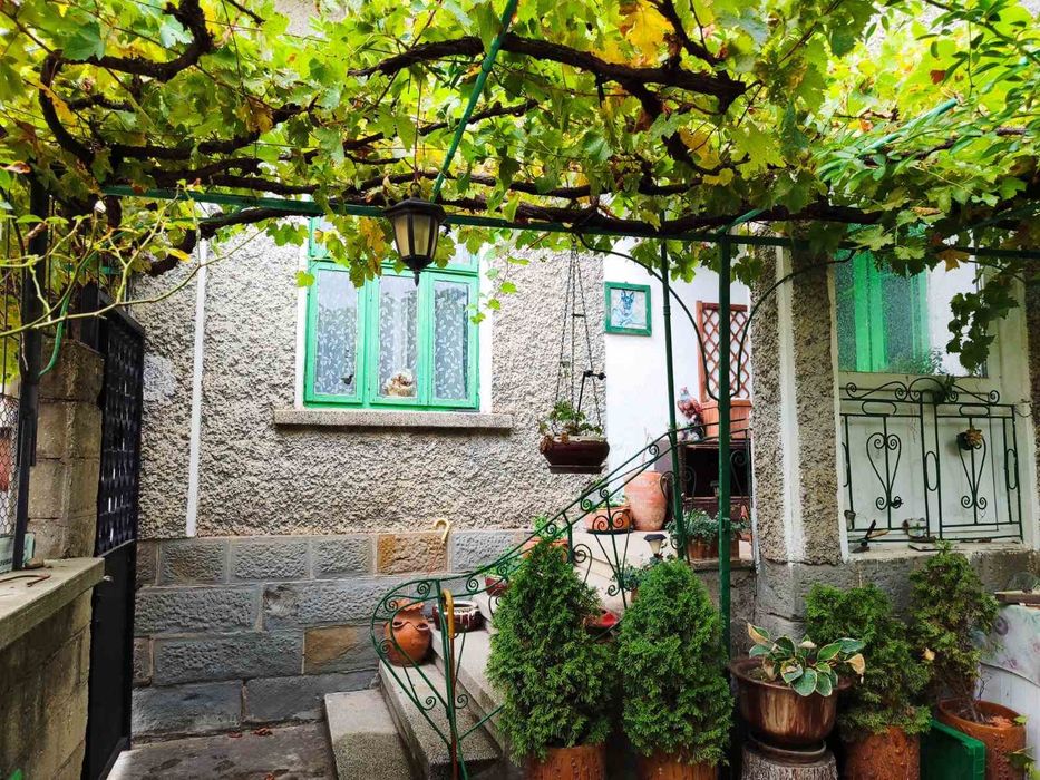 Продажба на самостоятелна къща в с.Веселиново!Отлично състояние!