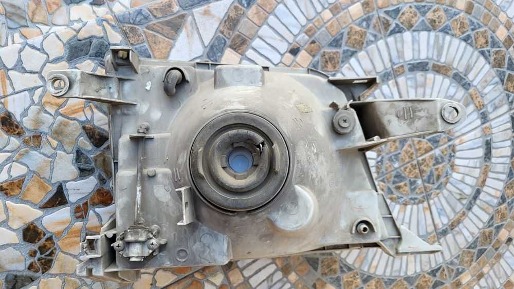 Продам фару на прадо 90