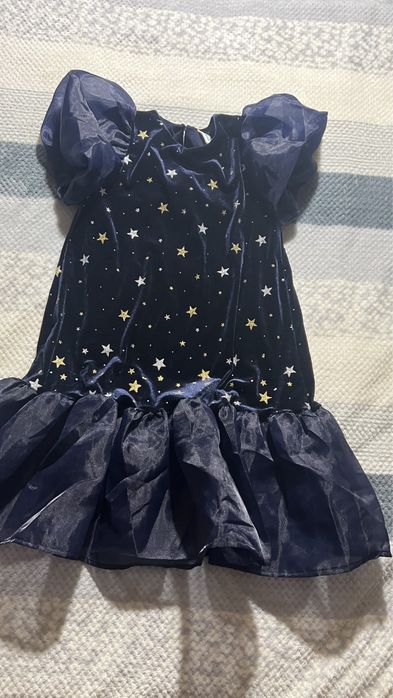 Продам новогоднее платье 134 размер