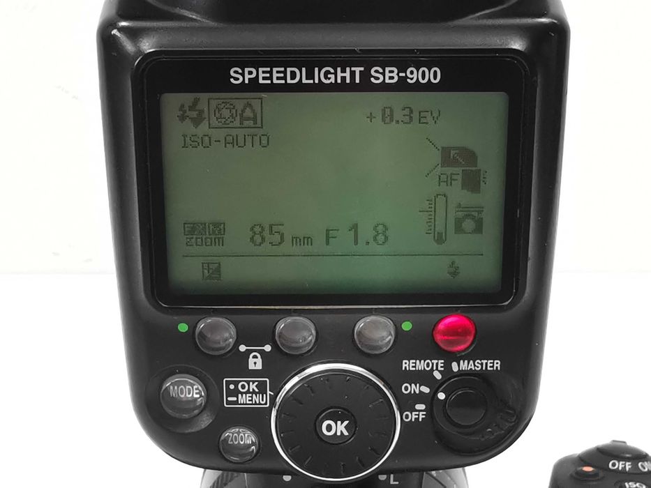 Nikon Speedlight SB-900 в пълен комплект