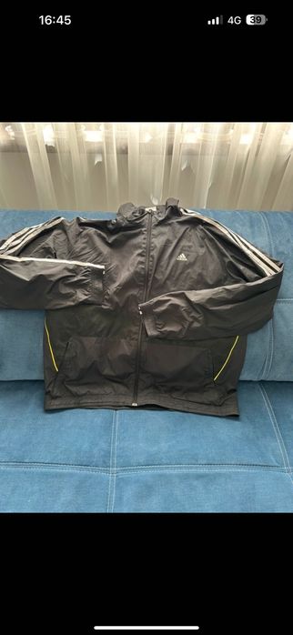 Vând trening adidas