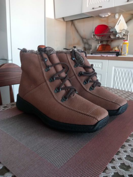 Класическа зимна бота.Нови.Немски.Коментар-цена.