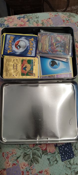 Vând cartonase de pokemon