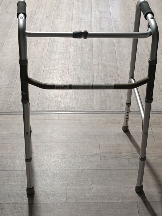 Ходунки и насадка на унитаз