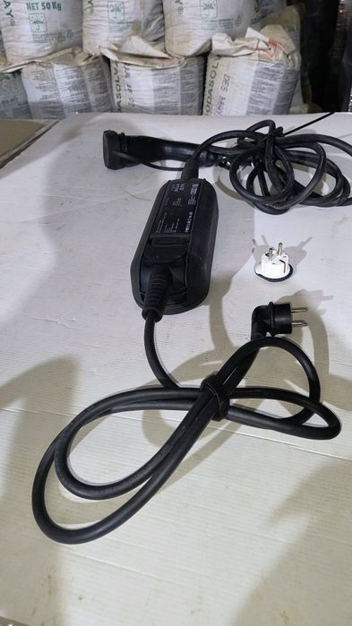 Зарядно Audi e- tron