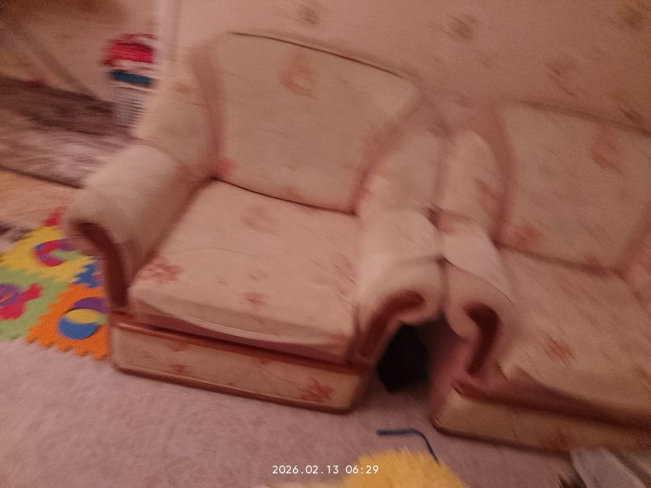 Два кресла продам