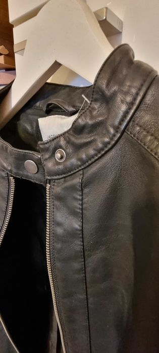 Продавам дамско яке от еко кожа, размер М
