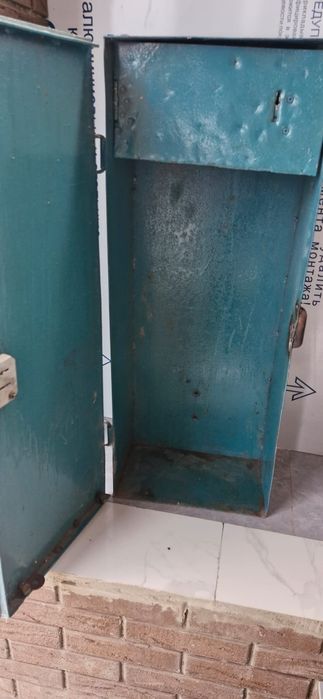 Продам сейф металическии