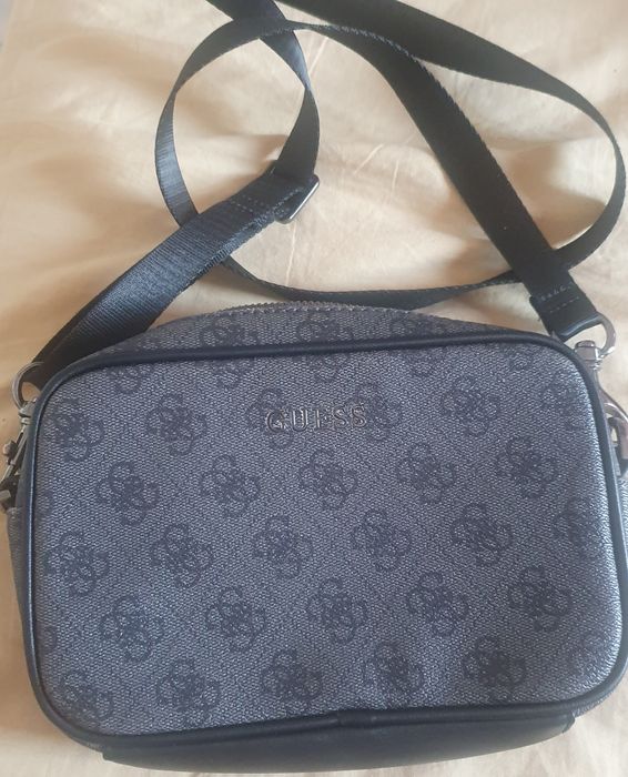 Gentuta de umar Guess