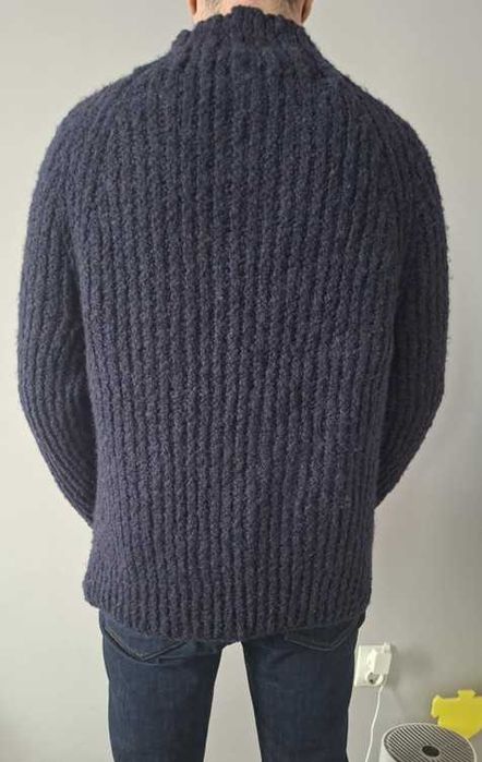 Продавам мъжка жилетка (кардиган като на Pep Guardiola)