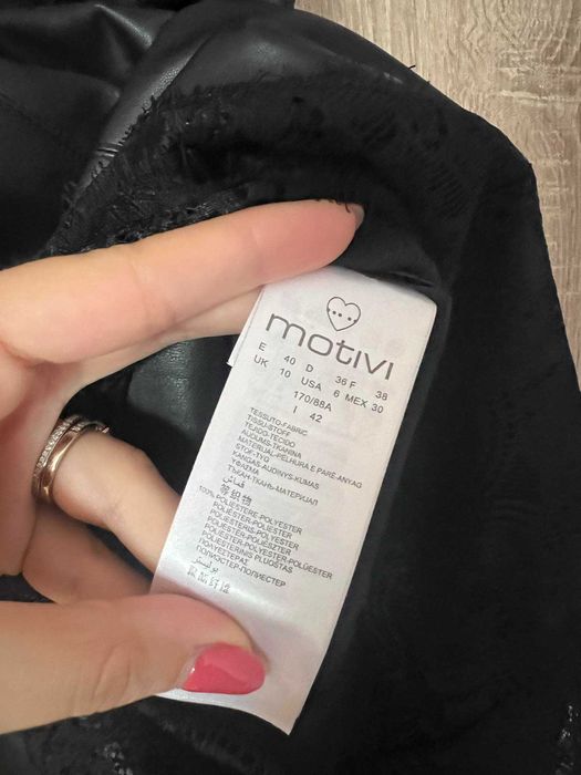 Черна рокля от изкуствена кожа Motivi