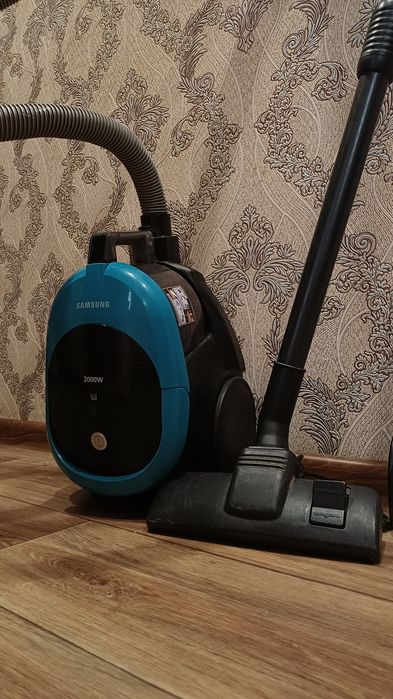 Продам два пылесоса