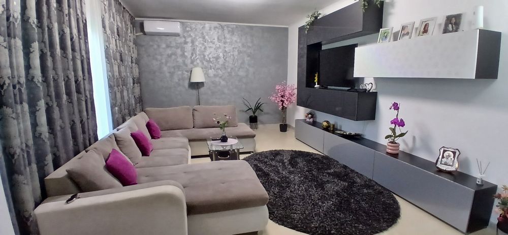 Vând vila Geamana