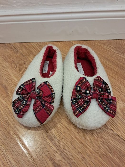 Продам тапочки детские для девочки