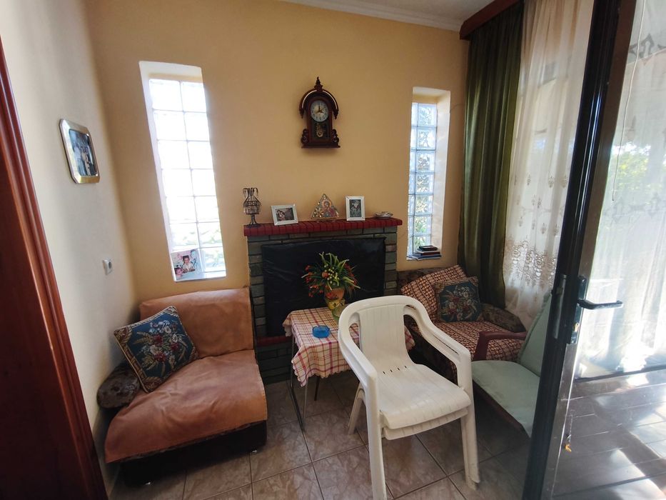 Продава къща 59м2 с ид.част от двор 900м2 в центъра на Кердилия,Гърция