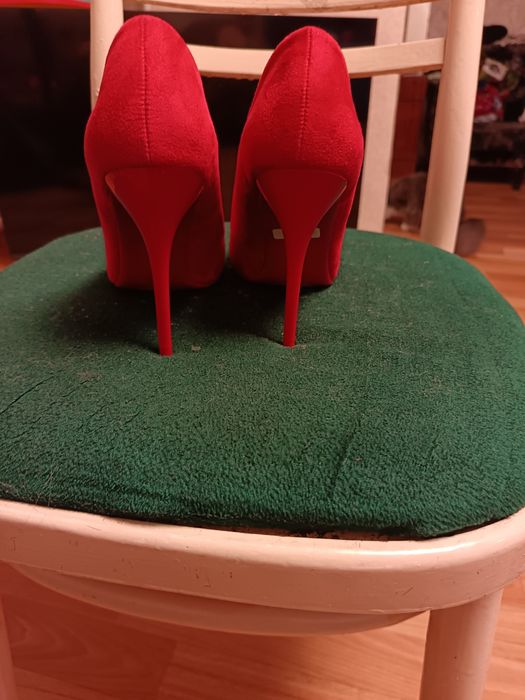 Прадоются красивые туфли